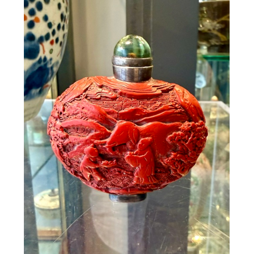 Lacquer cinabar snuff bottle -Qianlong period